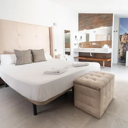 Gav Espinel Centro Apartman *