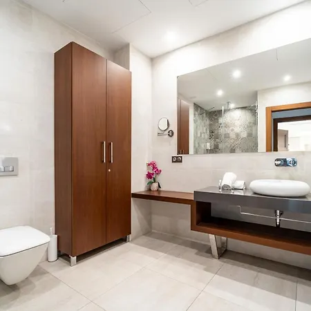 Gav Espinel Centro Apartman *